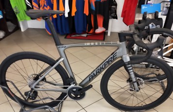 Quadri Simone Cycles - Santa Cruz store - Giant - Parkpre